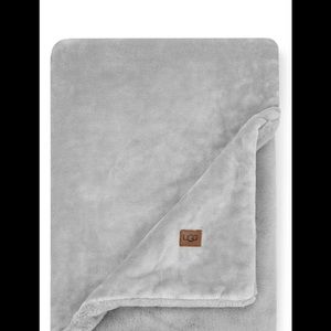 Ugg NWT Coastline Plush Throw Blanket